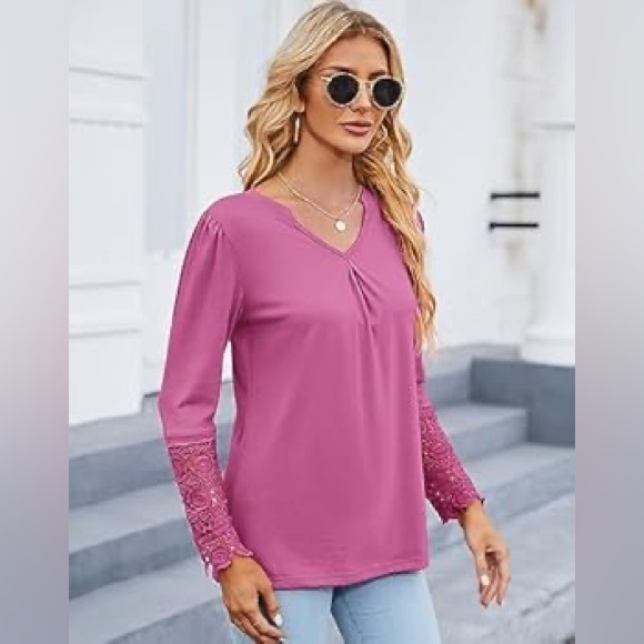 Tops - 💚 3/$15 Chic Pink Lace Sleeve Blouse